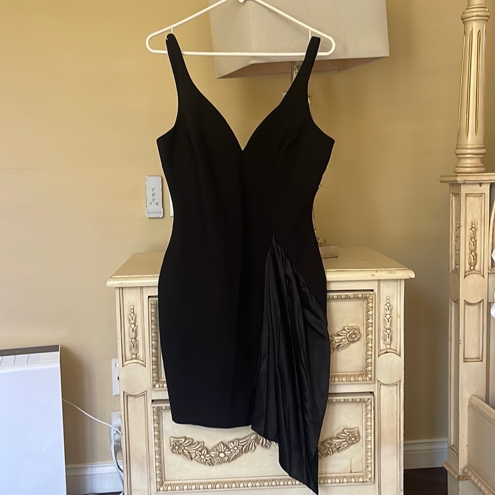 Cinqu a sept - black v-line dress